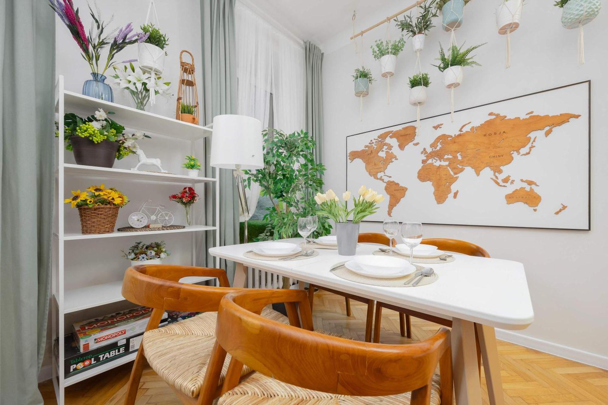 Piekny Jasny Z Sypialnia I Biurkiem By Renters Apartment