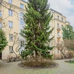 Piekny Jasny Apartament Z Sypialnia I Biurkiem By Noclegi Renters