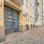 Piekny Jasny Apartament Z Sypialnia I Biurkiem By Noclegi Renters