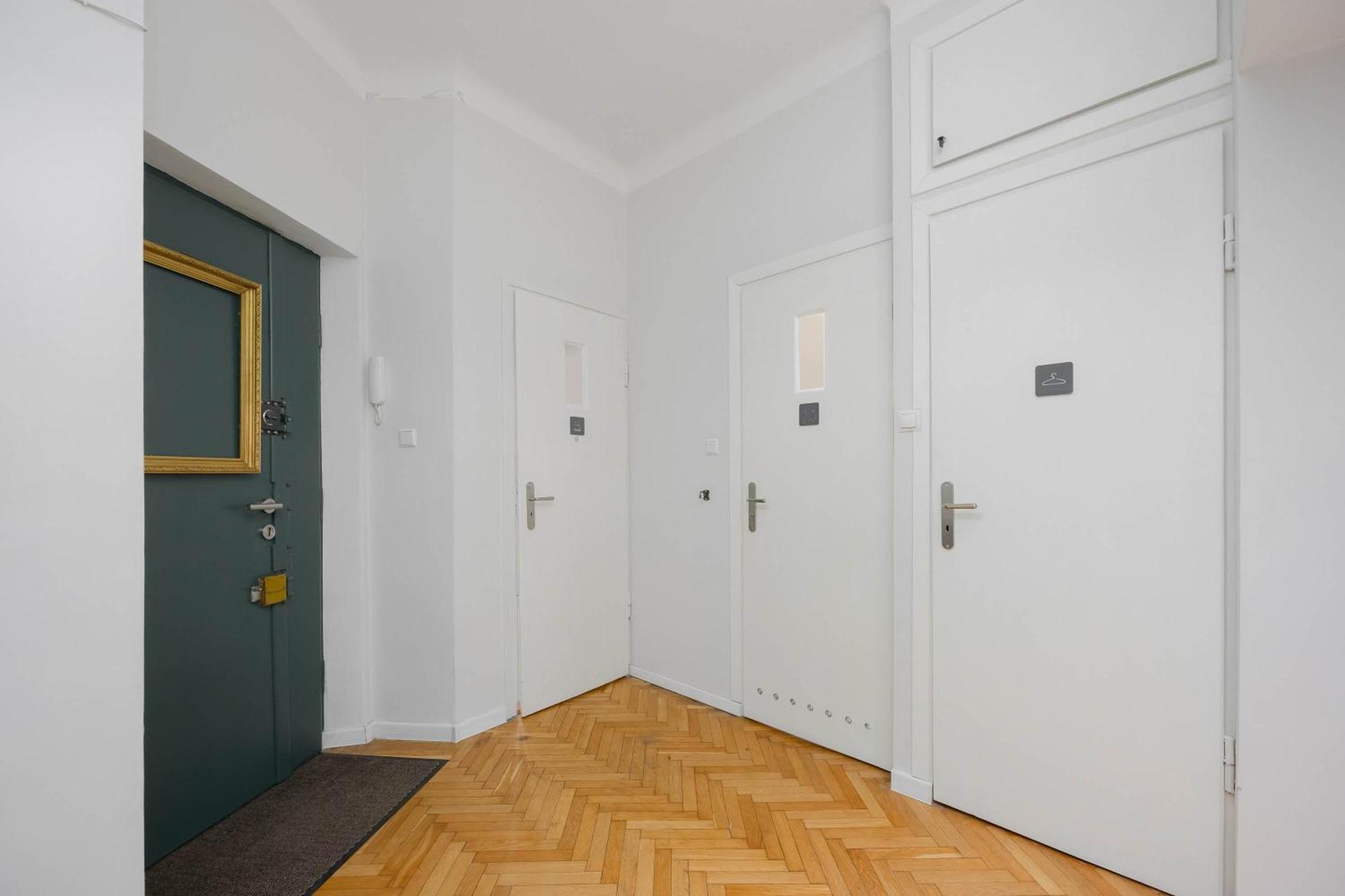 Piekny Jasny Z Sypialnia I Biurkiem By Renters * Warszawa