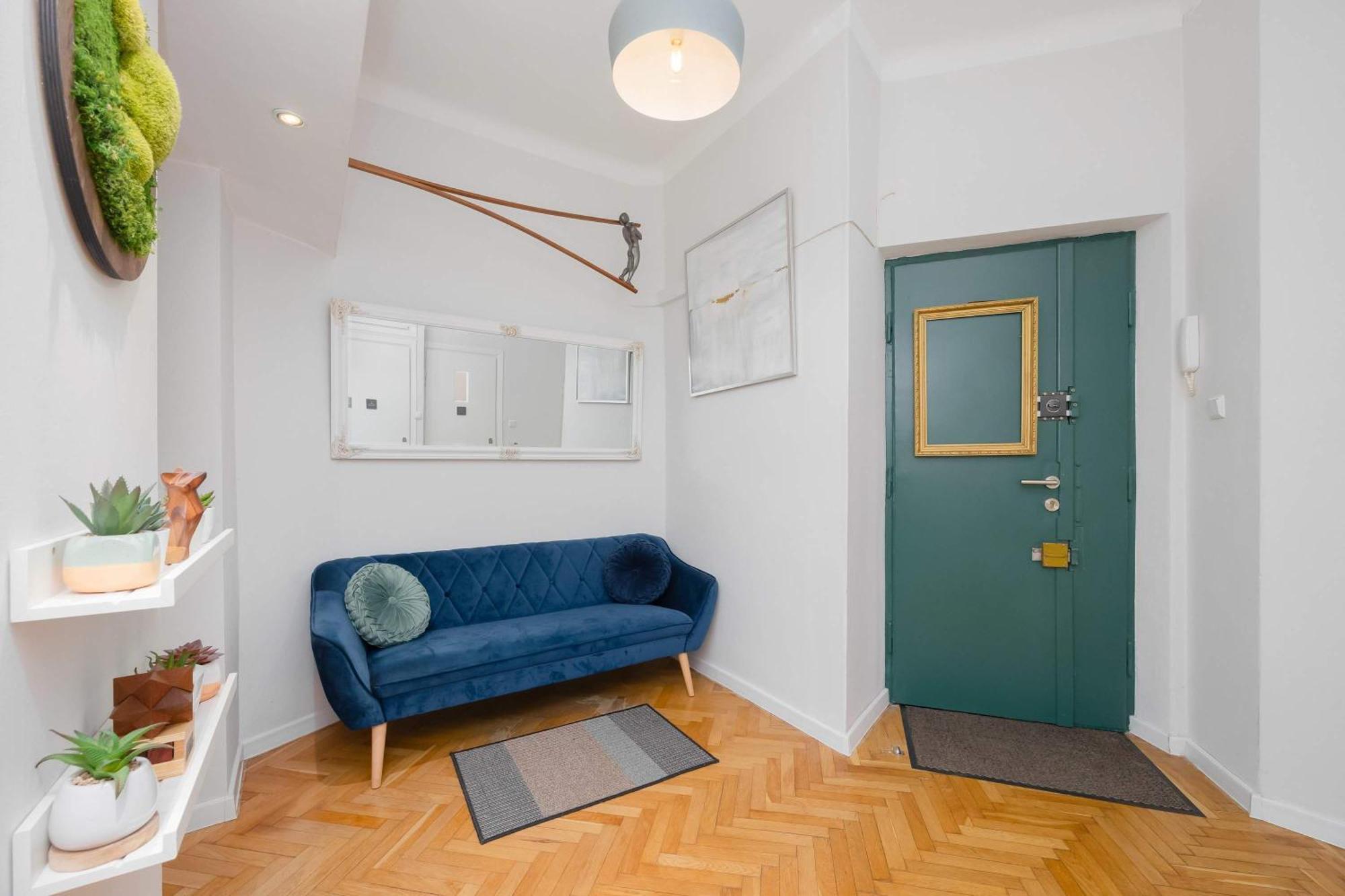 Piekny Jasny Z Sypialnia I Biurkiem By Renters