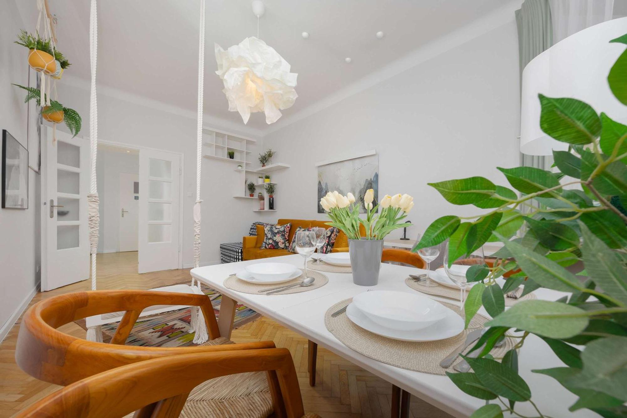 Piekny Jasny Z Sypialnia I Biurkiem By Renters