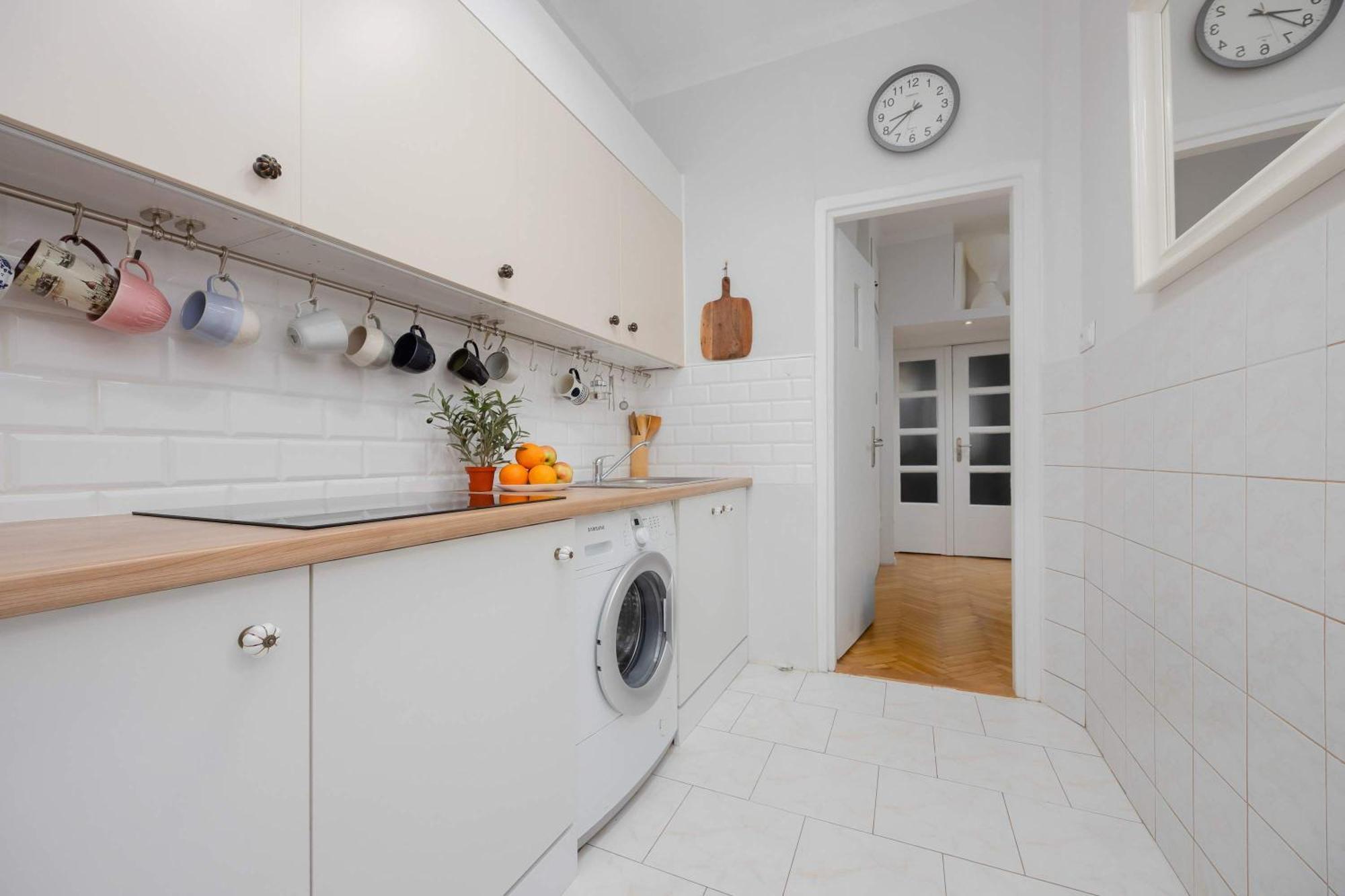 Piekny Jasny Z Sypialnia I Biurkiem By Renters Apartament