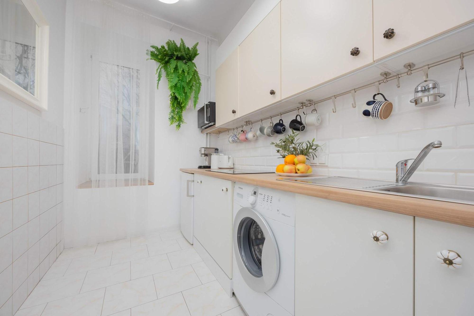Piekny Jasny Z Sypialnia I Biurkiem By Renters